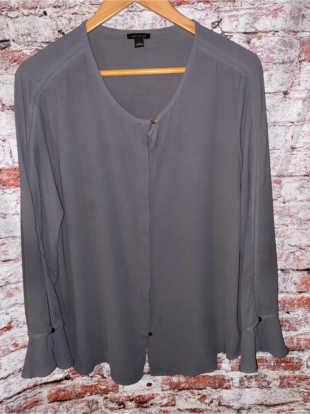 Ann Taylor Gray Long-Sleeve Button-Neck Blouse